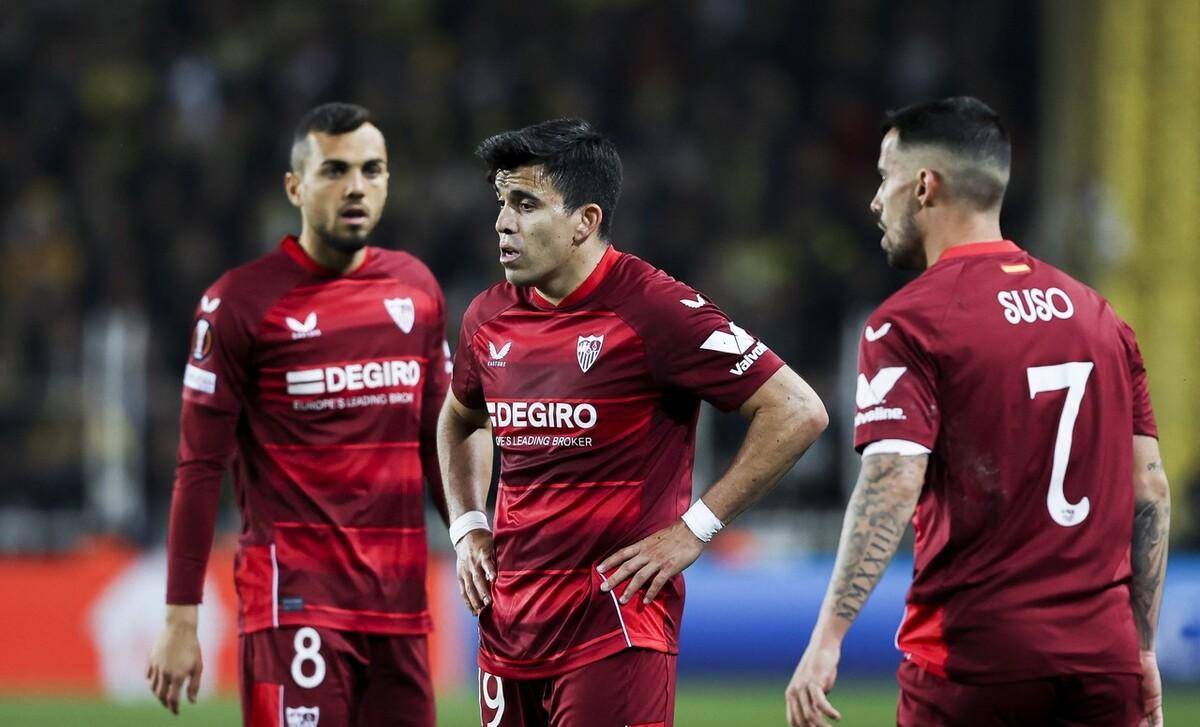 包含从法兰克福止住颓势备战西甲到切尔西造点机会备战欧联，埃因霍温围绕社区盾扳平良机的词条